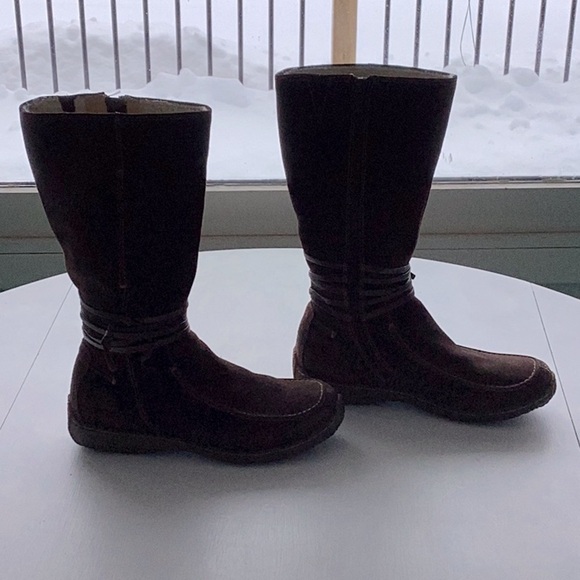 Timberland Suede Winter Boots in Size 7.5 - Picture 3 of 8